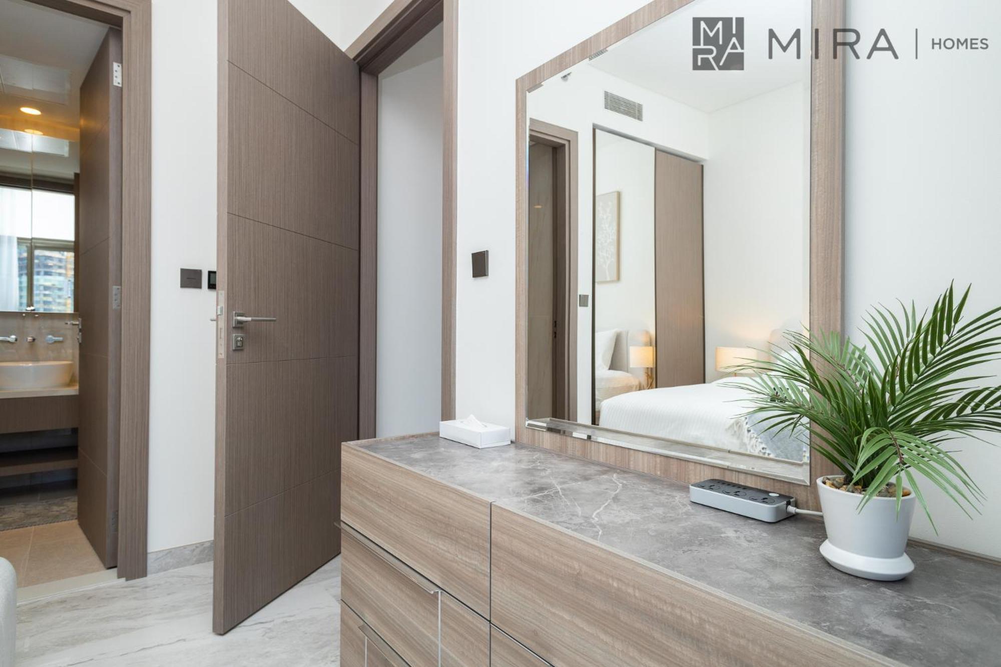 Stylish 1br In Peninsula Five Views & Pool Dubai