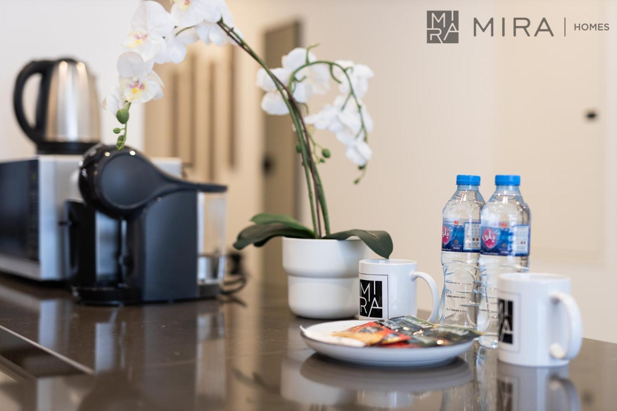Stylish 1br In Peninsula Five Views & Pool Apartment Dubai