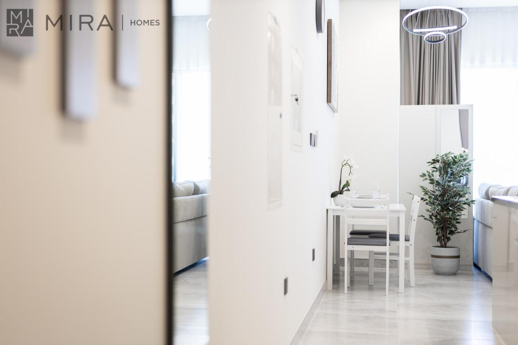 Stylish 1br In Peninsula Five Views & Pool Dubai